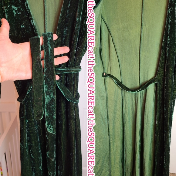 Betsey Johnson 💚 GREEN sexy stretchy velvet wrap style long sleeves midi dress! - Picture 5 of 6